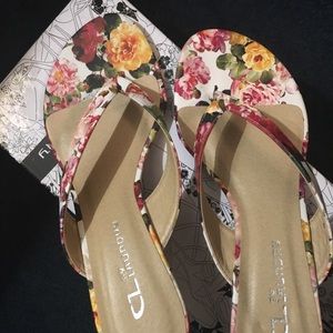 CLLaundry wedge thong sandals size 6.5